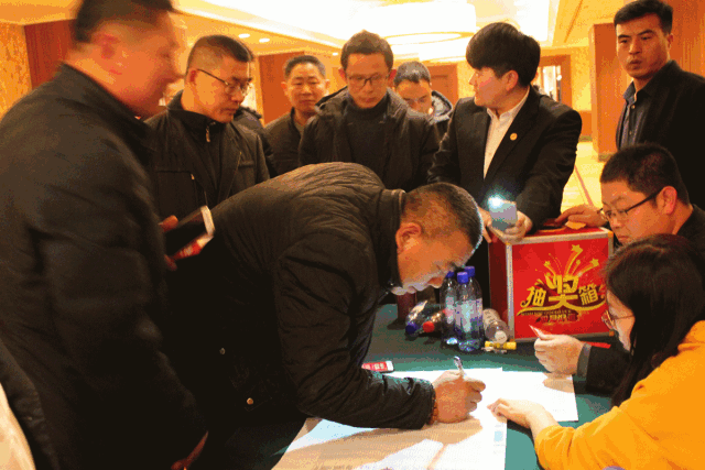 大连鉴黑担保网木工答谢宴现场